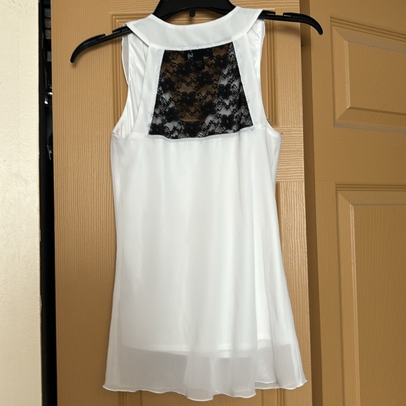 Nice white and lace top - Picture 3 of 4